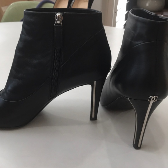 AUTHENTIC CHANEL ANKLE BOOTS SIZE 9 - Picture 3 of 6